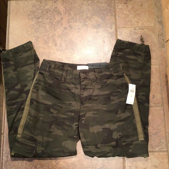 Anthropologie Terrain Camo Utility Cropped Pants - Picture 4 of 7